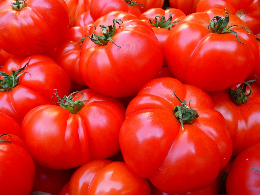 10 Vegetables that are really fruits_tomato