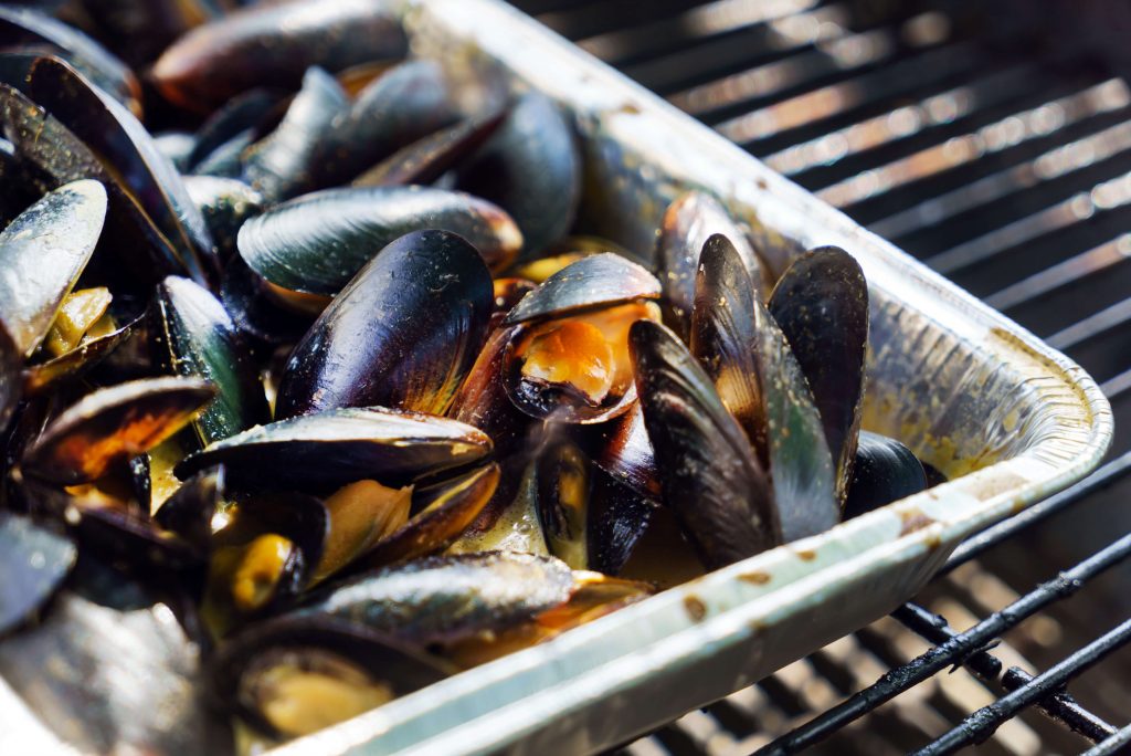 10 food you've probably never grilled before_grilled_mussels