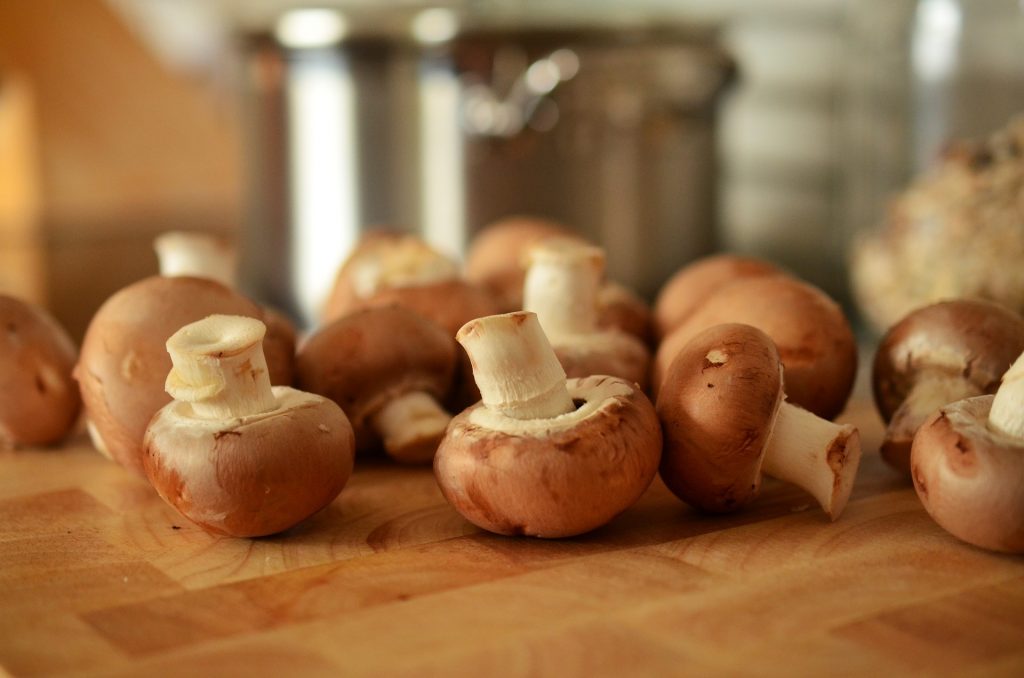 6 foods you should never wash before cooking - mushrooms
