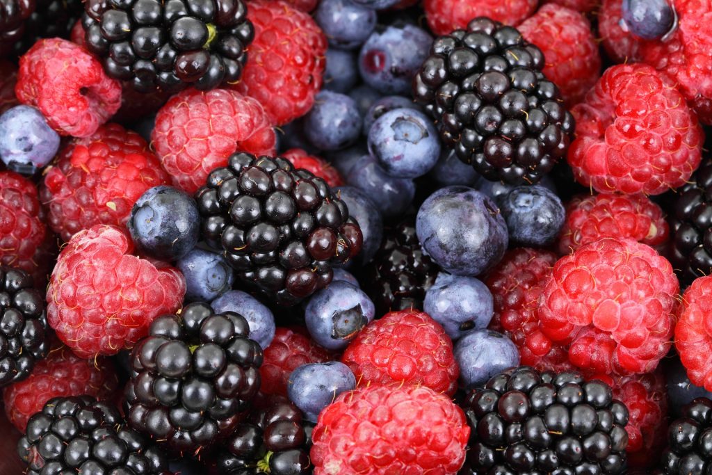 7 Hydrating foods to add to your diet this summer_berries