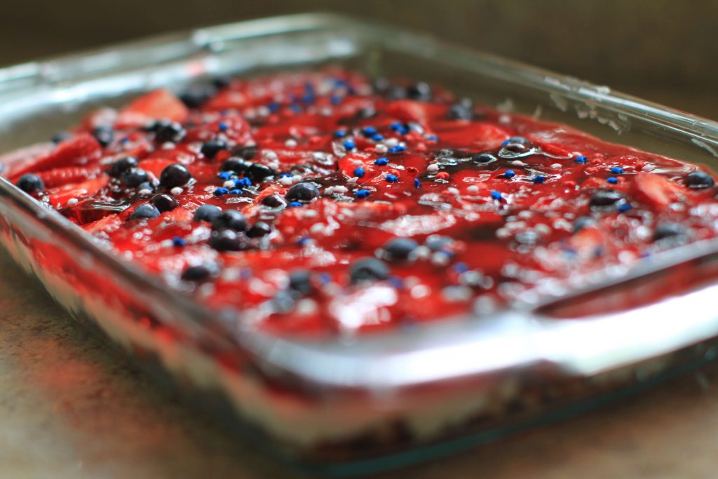 Mixed berry pretzel salad: recipe & video by Everybody Craves.