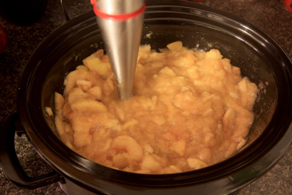 Making and canning your own crockpot applesauce