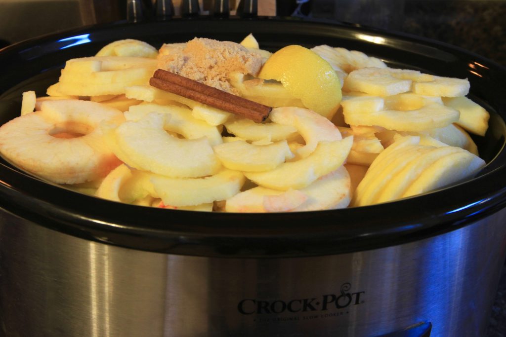 Making and canning your own crockpot applesauce