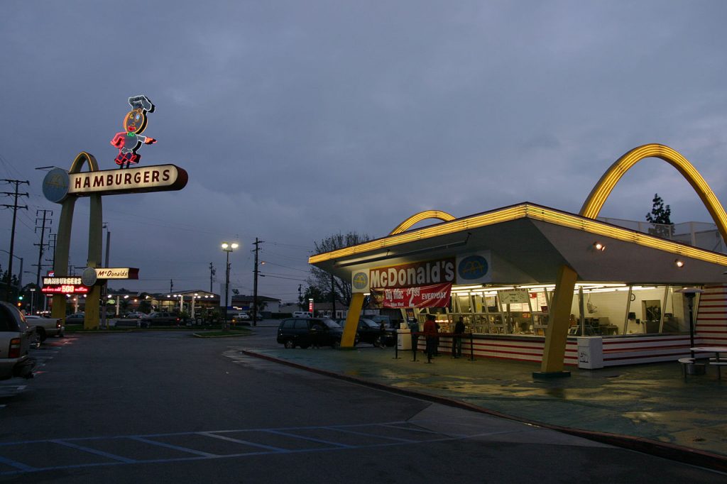Can you guess the 10 oldest restaurant chains in America?