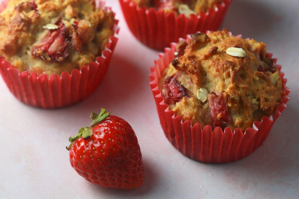 Strawberry oatmeal muffins_4