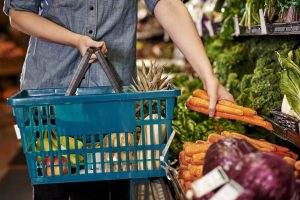 18 tips on how to eat healthy and still save money at the grocery store