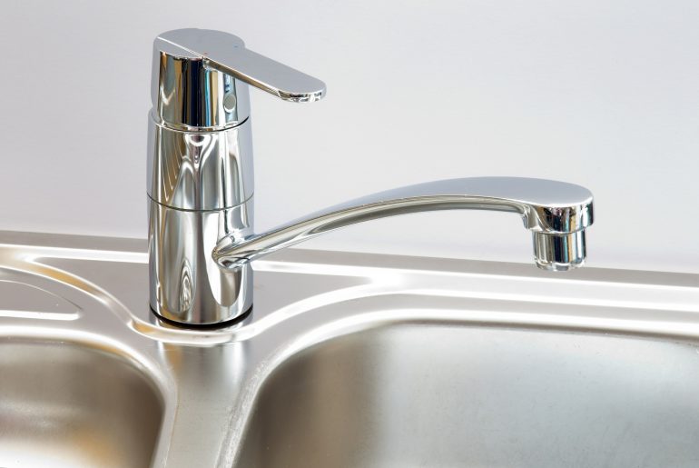 How to clean your stainless steel sink, while being green