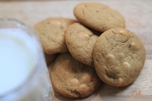 Pumpkin-Spice-White-Chocolate-Chip-Cookies-are-perfect-for-fall