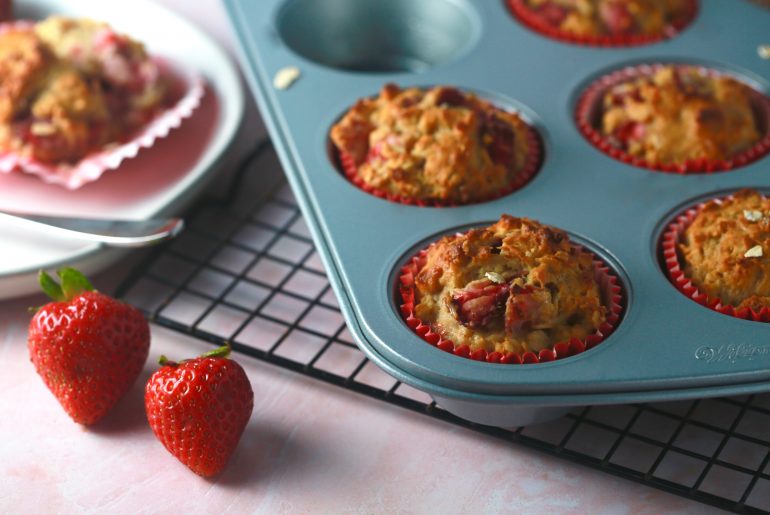 Strawberry oatmeal muffins_2