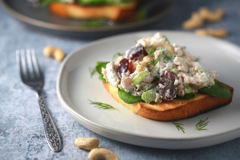 The best chicken salad with grapes and cashews_2