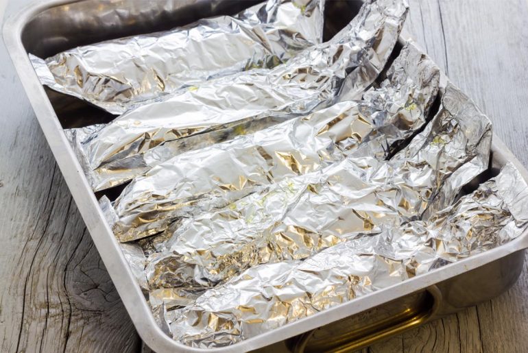 What side of aluminum foil should you cook on